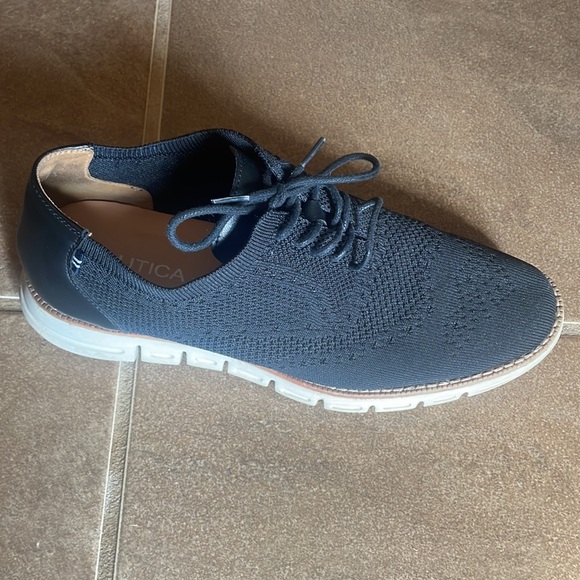 Nautica Dress Shoes! Size 10 - Picture 2 of 7